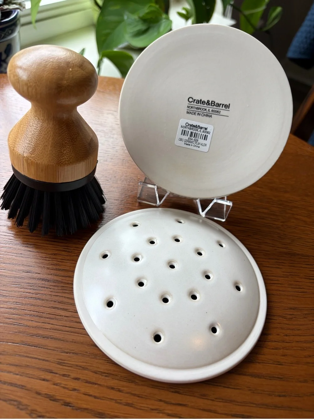 NWT Crate & Barrel Ceramic Soap Saver Dish with Bamboo Brush - Cream